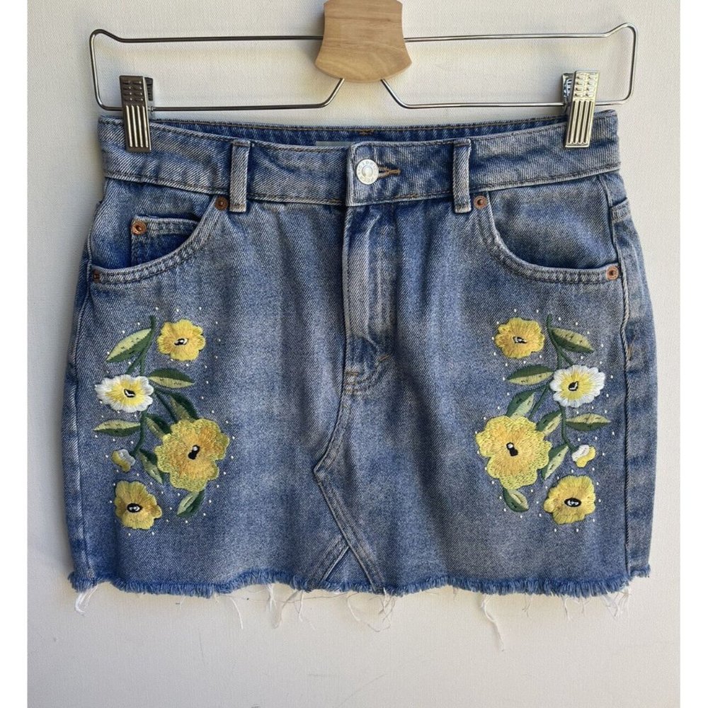 Topshop Moto Denim Skirt With Flower Embroidery Size US4